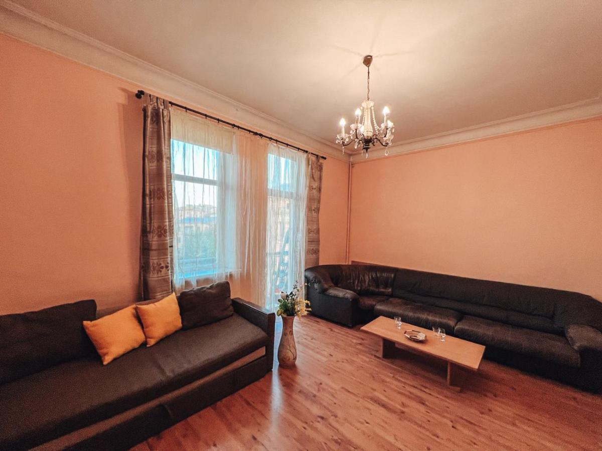 Apartments On Kreshchatik 17 Kiev Esterno foto