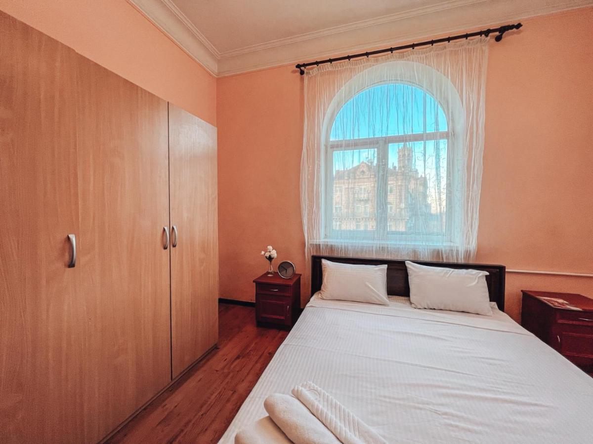 Apartments On Kreshchatik 17 Kiev Esterno foto